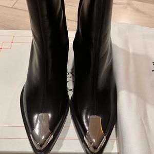 Woman boots 🥾 size 37.5 true size !